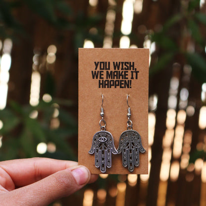 EYE HAND EARRINGS details