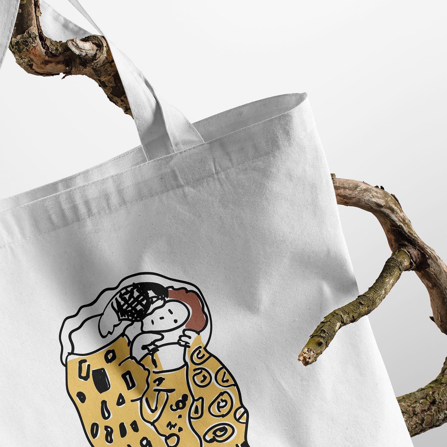 the kiss tote bag details